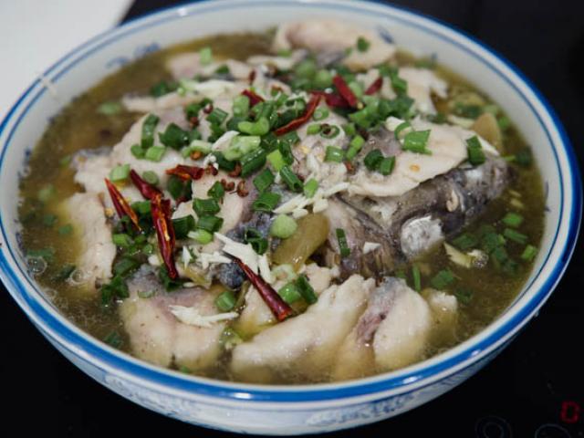 Cá kho với loại rau “quốc dân” này, bất kể nắng mưa cứ nấu ra là hết sạch
