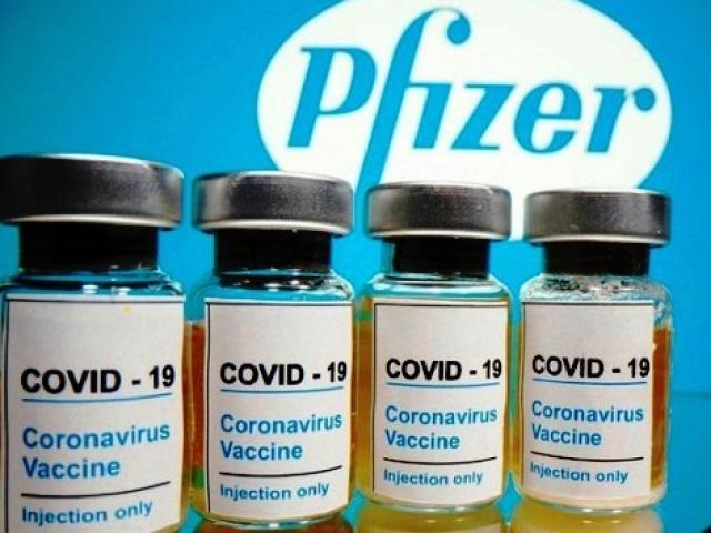 Gần 100.000 liều vắc-xin phòng COVID-19 đầu tiên của Pfizer đã về Việt Nam